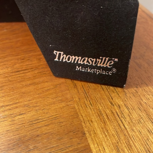 Thomasville Marketplace Picture Frame for Wall Hanging or Tabletop - Picture 5 of 13